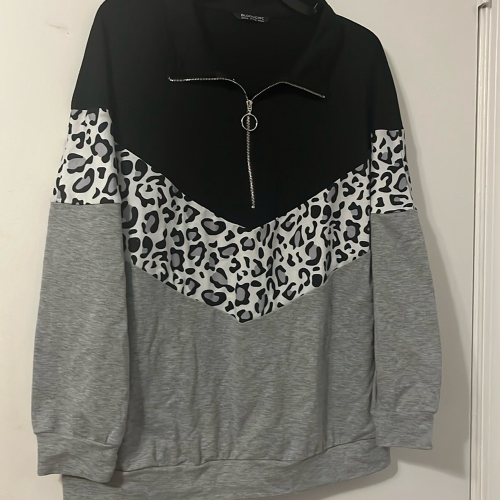 BLOOMCHIC Gray With Black Leopard Print Hoodie Size 14/16